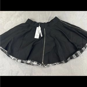 Kisidoo Women's black full zip short skirt size medium